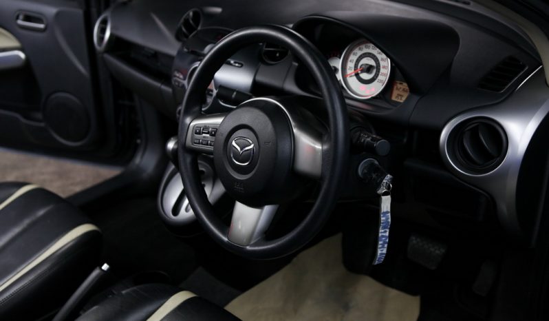 MAZDA 2 ปี 2011 full