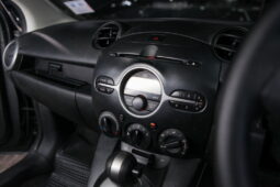 MAZDA 2 ปี 2011 full