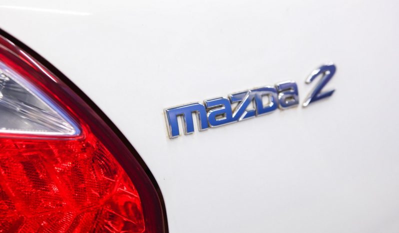 MAZDA 2 5DR สีขาว 2010 full