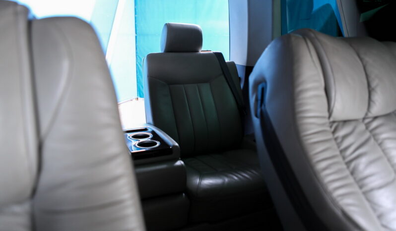 VOLKSWAGEN CARAVELLE สีขาว ปี 2012 full