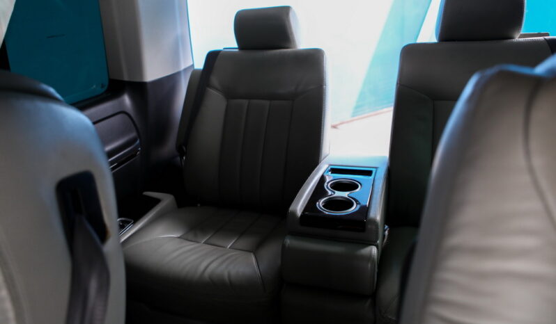 VOLKSWAGEN CARAVELLE สีขาว ปี 2012 full