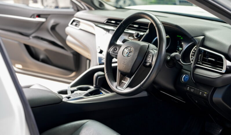 TOYOTA CAMRY HYBRID 2.5 HV PREMIUM สีขาว 2019 full