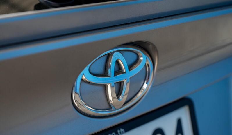 Toyota C-HR สีเทา ปี 2020 full