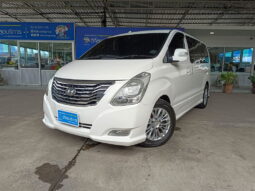 Hyundai Grand Starex Premium VIP สีขาว 2016