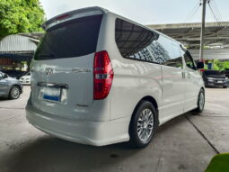 Hyundai Grand Starex Premium VIP สีขาว 2016 full