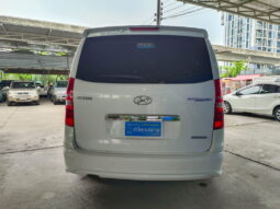 Hyundai Grand Starex Premium VIP สีขาว 2016 full