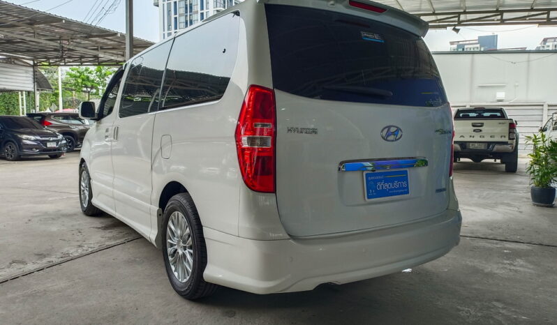 Hyundai Grand Starex Premium VIP สีขาว 2016 full