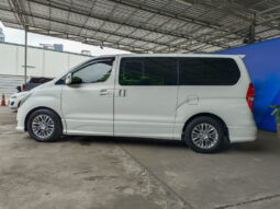 Hyundai Grand Starex Premium VIP สีขาว 2016 full