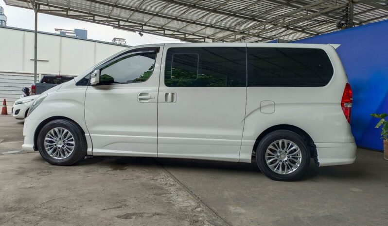 Hyundai Grand Starex Premium VIP สีขาว 2016 full