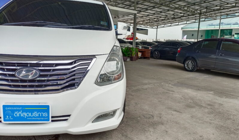 Hyundai Grand Starex Premium VIP สีขาว 2016 full