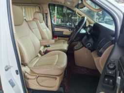 Hyundai Grand Starex Premium VIP สีขาว 2016 full