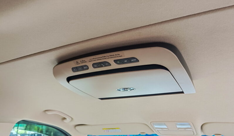 Hyundai Grand Starex Premium VIP สีขาว 2016 full