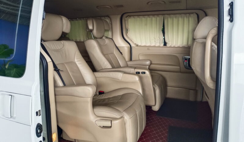 Hyundai Grand Starex Premium VIP สีขาว 2016 full