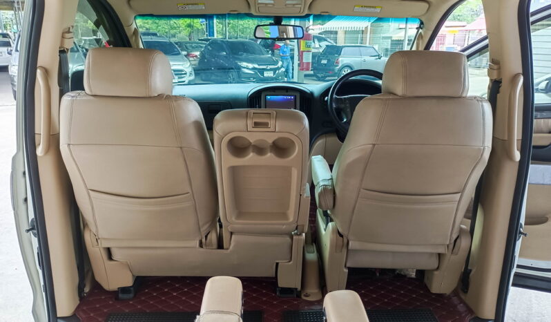 Hyundai Grand Starex Premium VIP สีขาว 2016 full