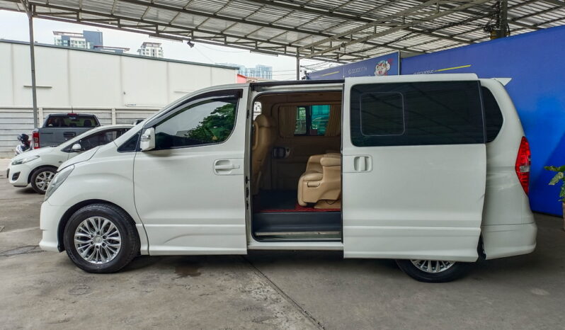 Hyundai Grand Starex Premium VIP สีขาว 2016 full